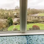 1 Bridge End & Garden * Grassington