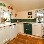 1 Bridge End & Garden * Grassington