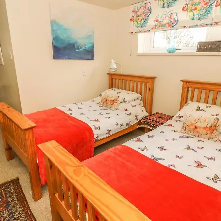 1 Bridge End & Garden * Grassington