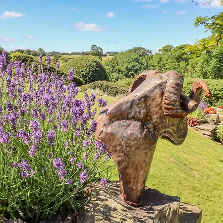 1 Bridge End & Garden Grassington
