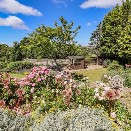 1 Bridge End & Garden Grassington