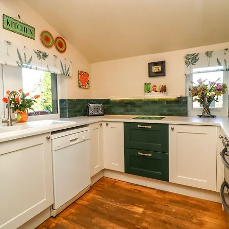 1 Bridge End & Garden * Grassington
