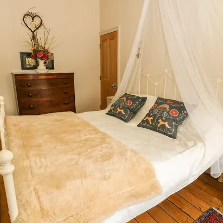 1 Bridge End & Garden * Grassington