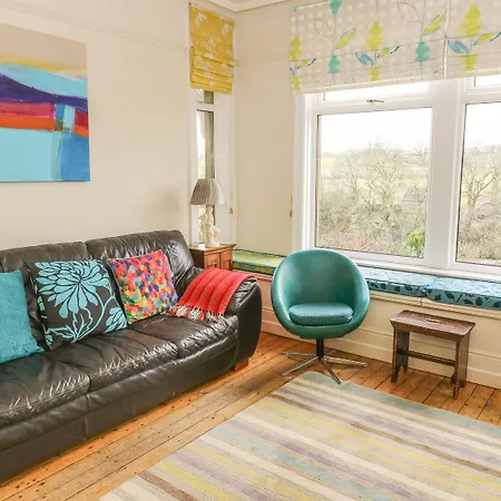 1 Bridge End & Garden *