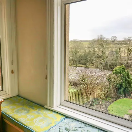 1 Bridge End & Garden *