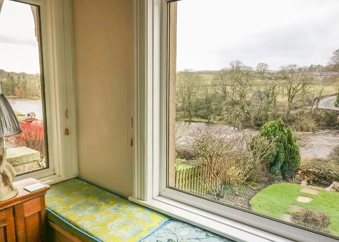 1 Bridge End & Garden * Grassington