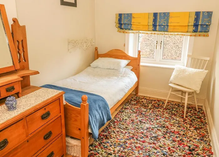 1 Bridge End & Garden * Grassington