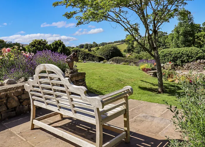 1 Bridge End & Garden Holiday home