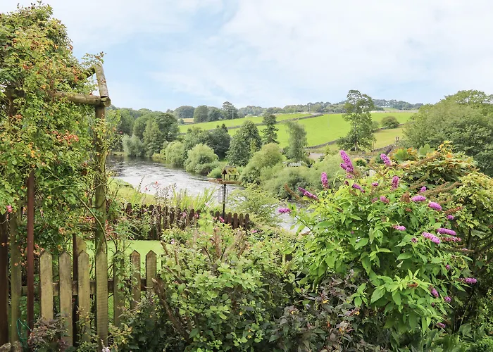 1 Bridge End & Garden * Grassington