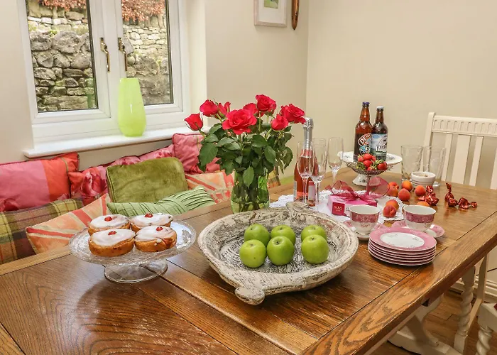 1 Bridge End & Garden