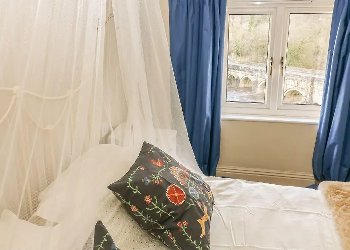 1 Bridge End & Garden * Grassington