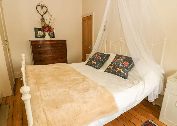 1 Bridge End & Garden * Grassington