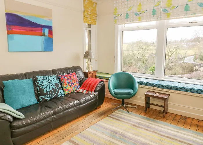 1 Bridge End & Garden *