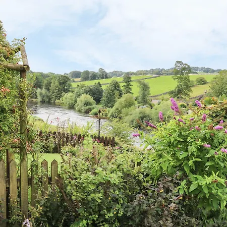 1 Bridge End & Garden * Grassington